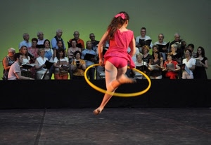 cerchio, fiocco, rosso, gambe, giallo, rosa, nero, coro, ragazza, ginnastica, spettatori, sport, atleta, ballerina, danza, capelli, danzatrice, ginnasta, persone